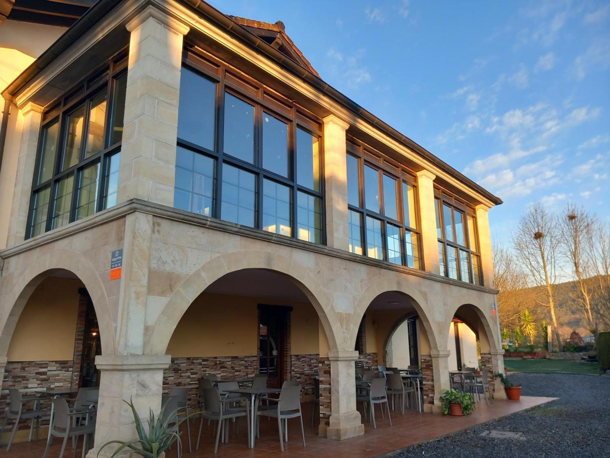 Hosteria Rio Negro Bárcena de Cicero Εξωτερικό φωτογραφία